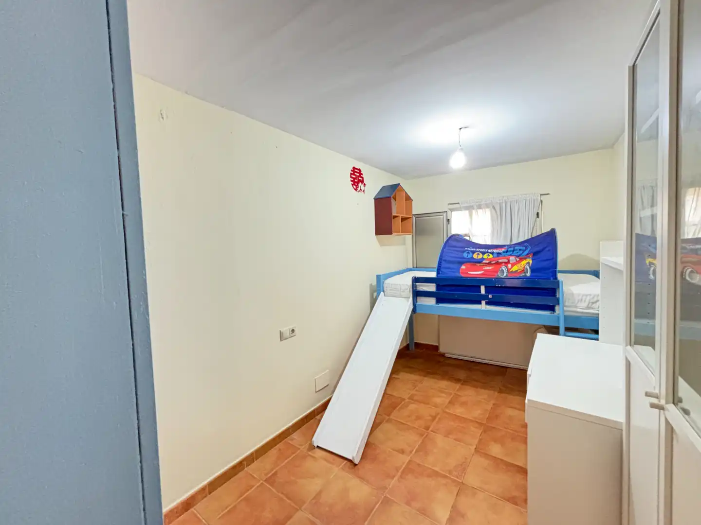 Casa adosada en venta en Rianxo con Calefacción, Trastero y Amueblado