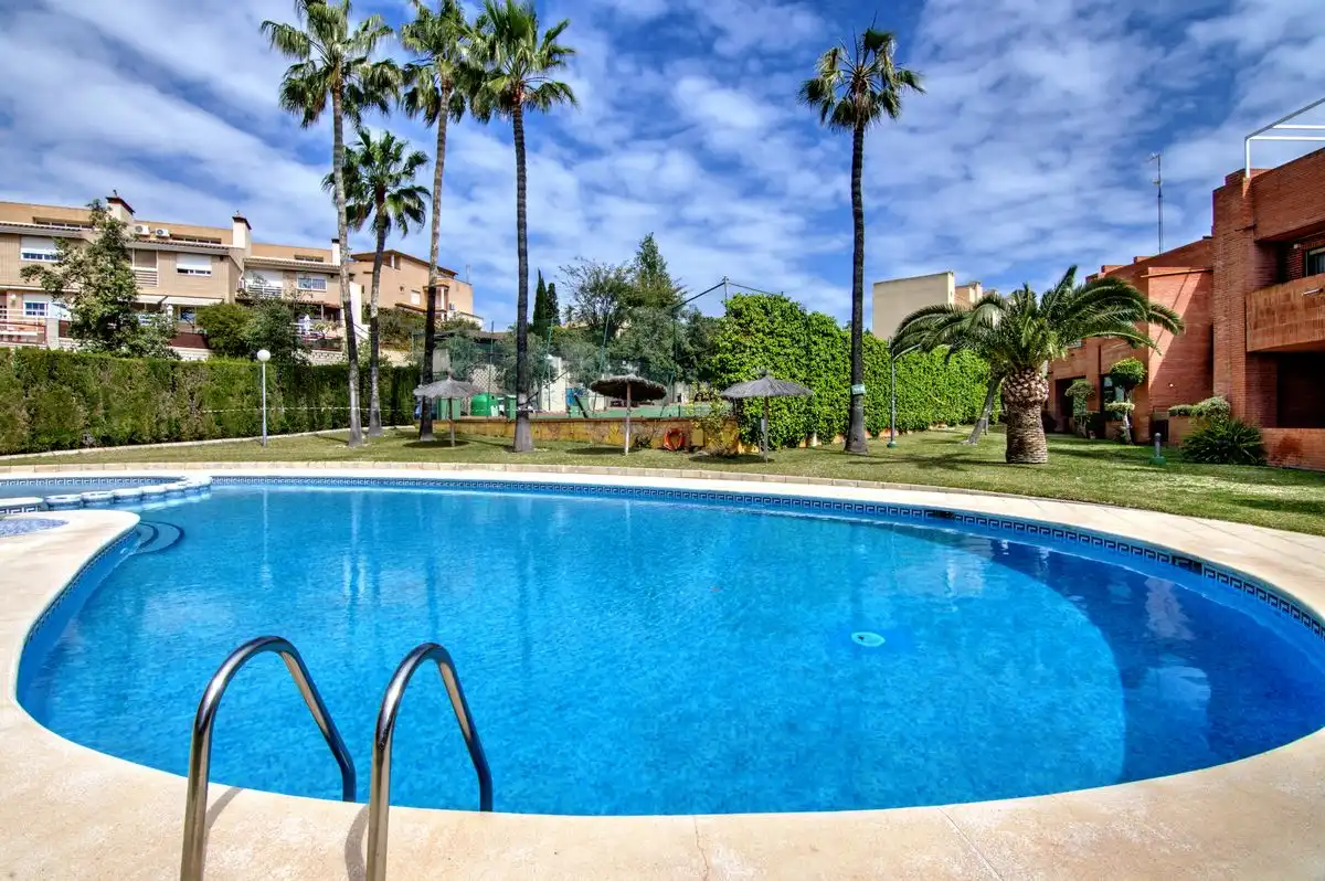 Casa aparellada amb terrassa en venda a Carrer de la Boga, imagen 2