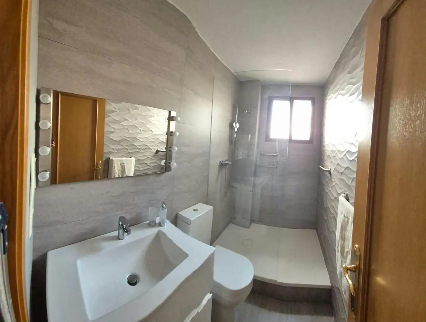 Baño de Piso para compartir en Valencia con Calefacción, Amueblado y Lavadora