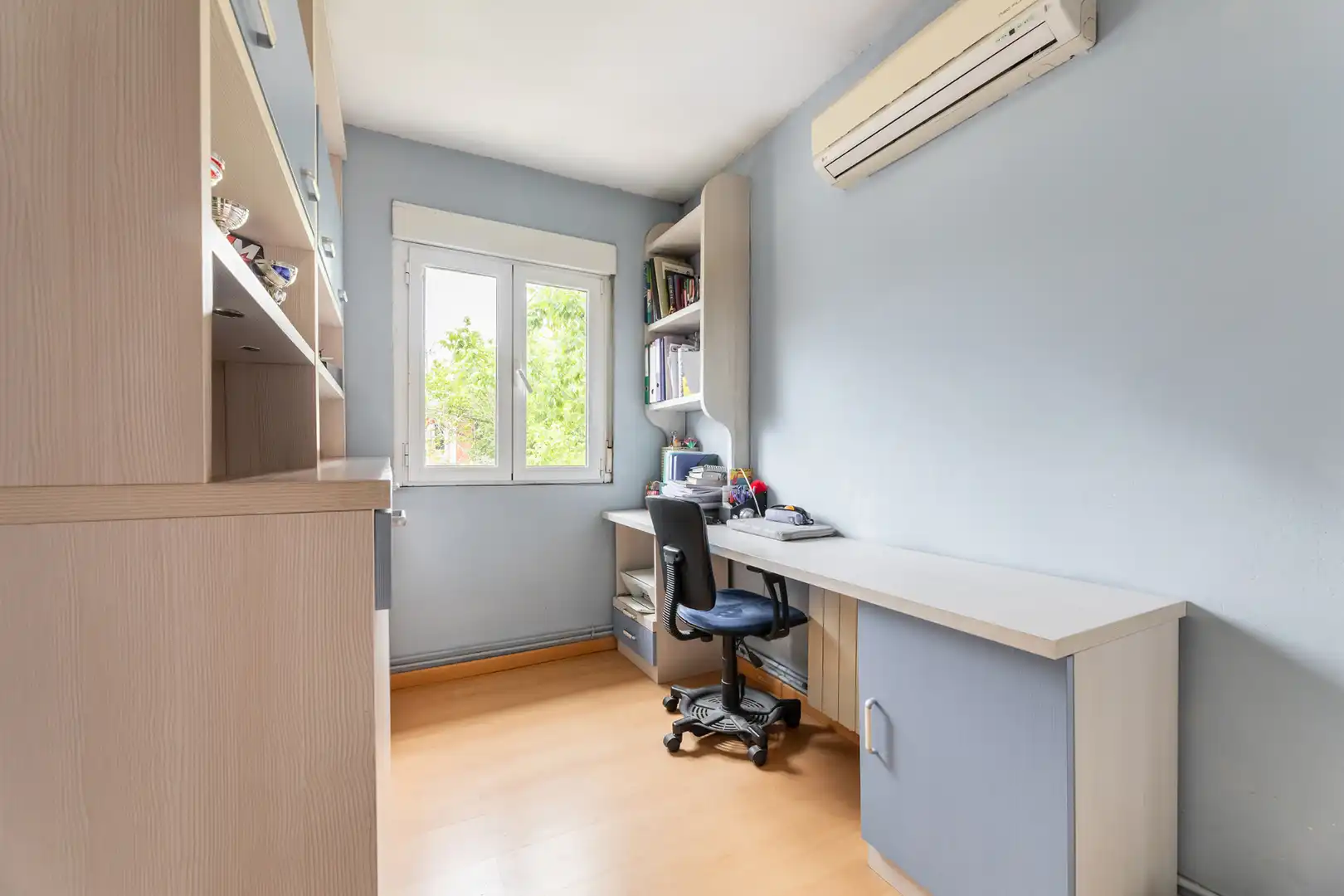 Habitación de Casa adosada en venta en Pozuelo de Alarcón con Aire acondicionado, Calefacción y Jardín privado