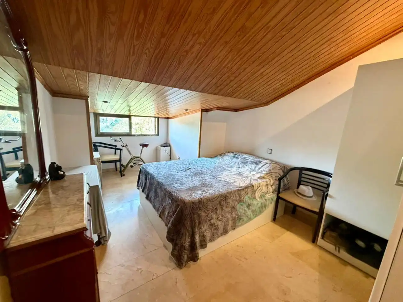Dormitori de Casa o xalet en venda en Montcada i Reixac amb Aire condicionat, Calefacció i Jardí privat