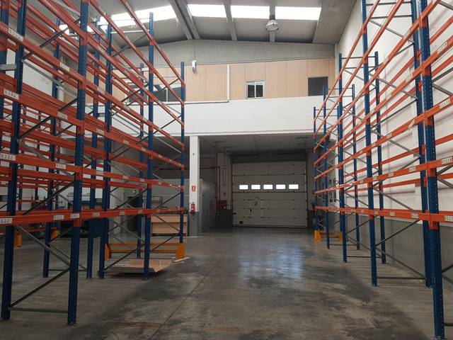Nave industrial en Alquiler en Carrer de la Ceràmica en Mas Rampinyo - Montcada Nova - Carrerada