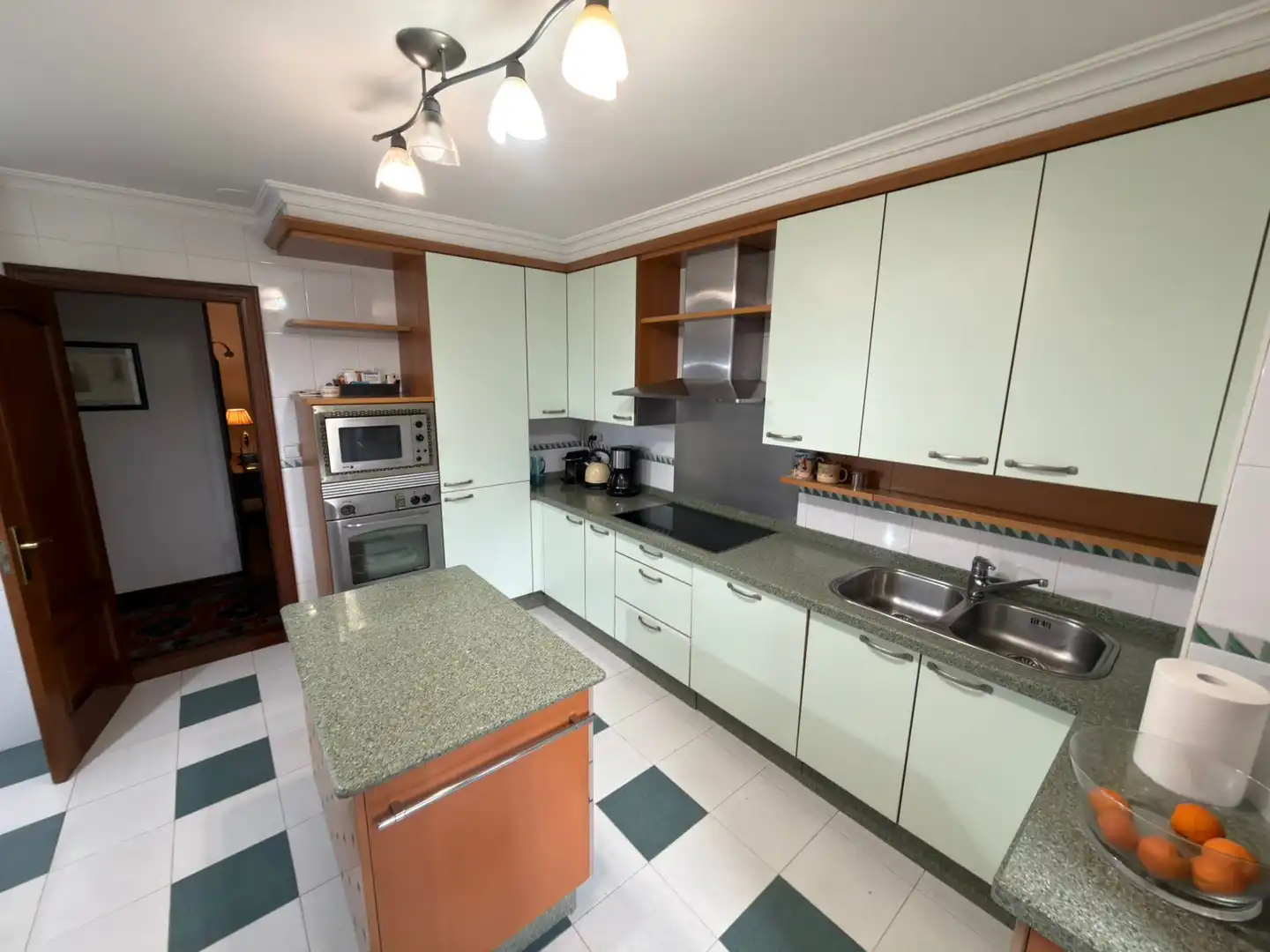 Cocina de Piso en venta en Pontevedra Capital  con Calefacción, Parquet y Trastero
