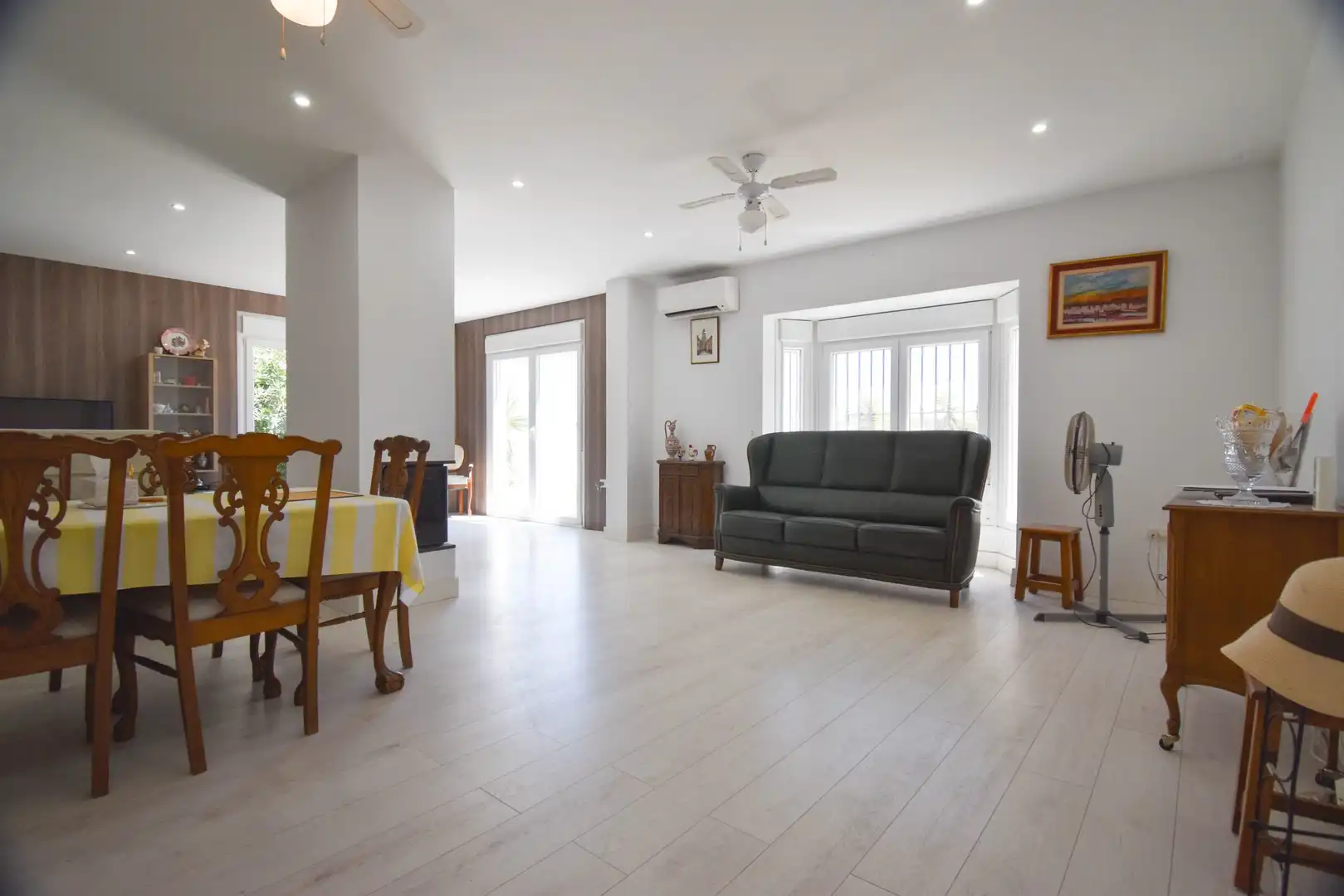 Sala d'estar de Casa o xalet en venda en Chiclana de la Frontera