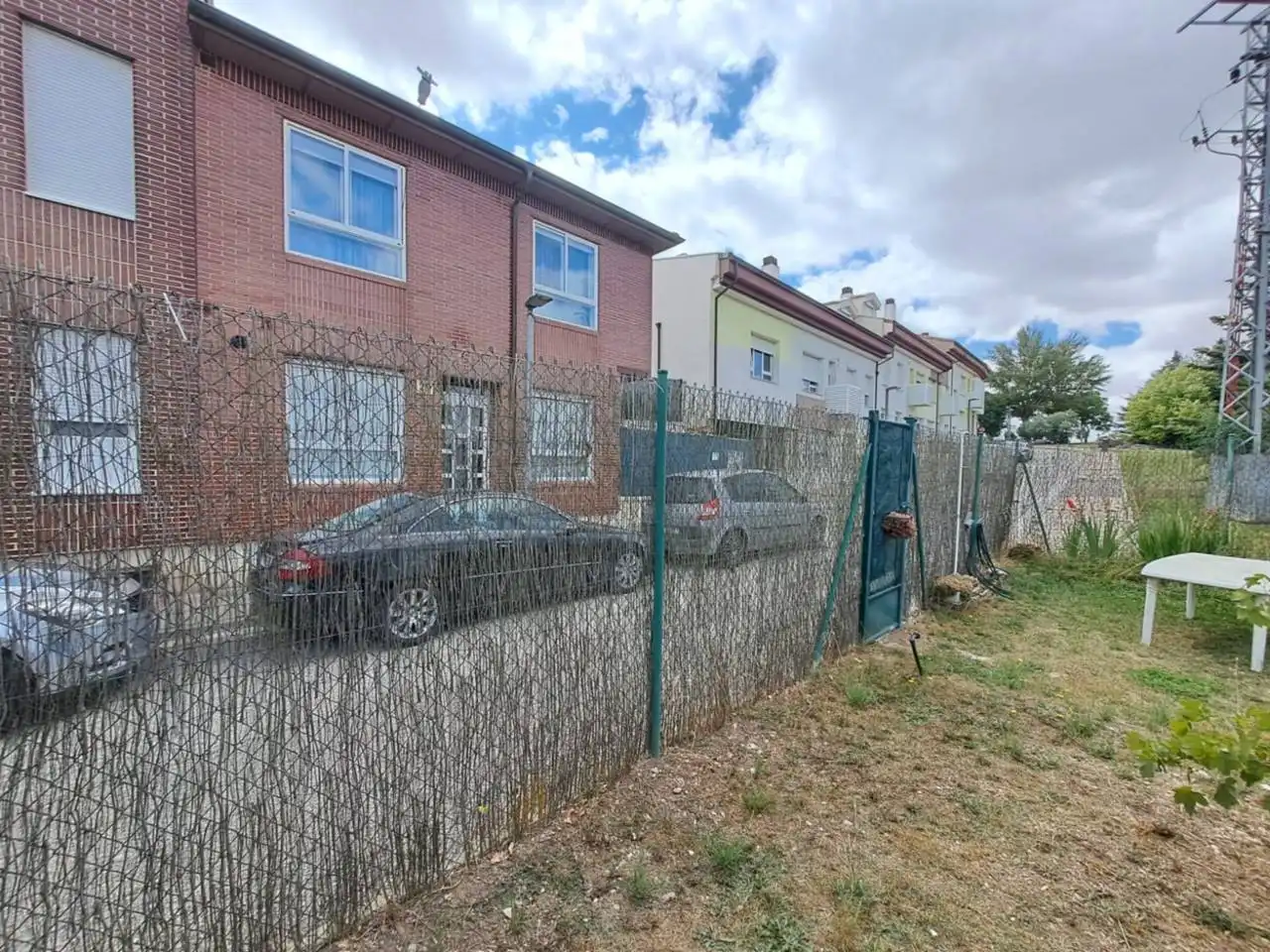 Casa adosada en venta en Burgos con Calefacción, Jardín privado y Parquet
