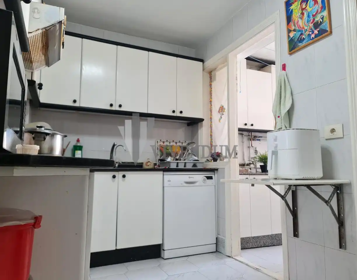 Cocina de Piso en venta en Vigo  con Calefacción, Terraza y Trastero