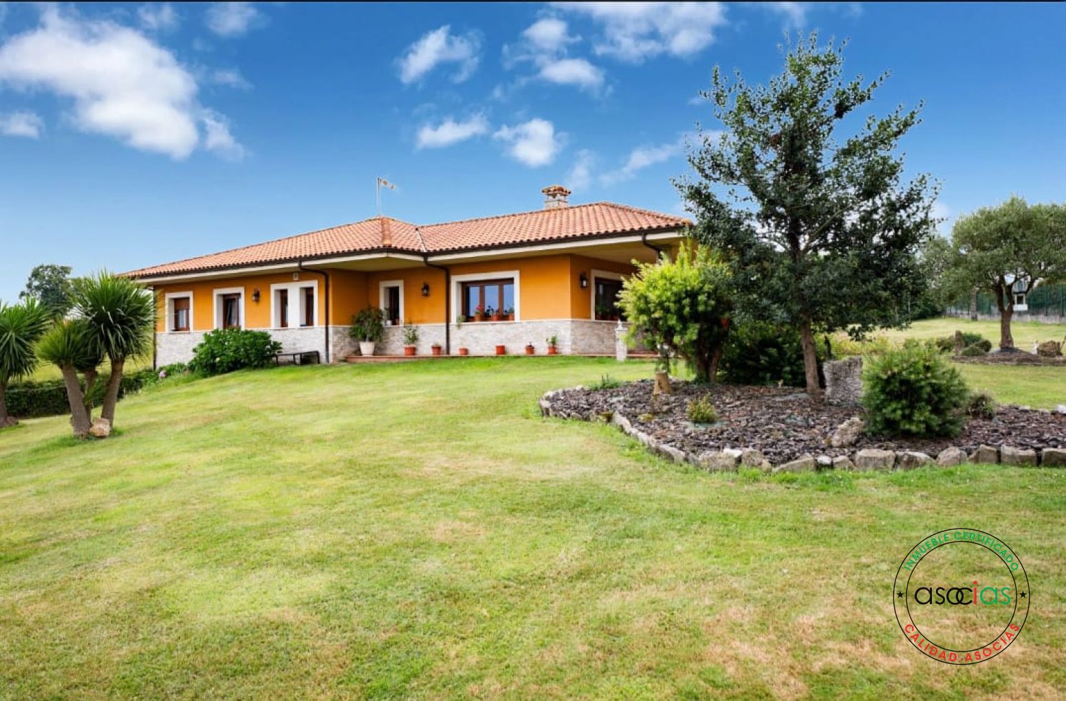 Exterior view of House or chalet for sale in Gijón   with Heating, Private garden and Parquet flooring