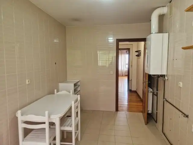 Cocina de Piso en venta en Teo con Calefacción, Parquet y Trastero