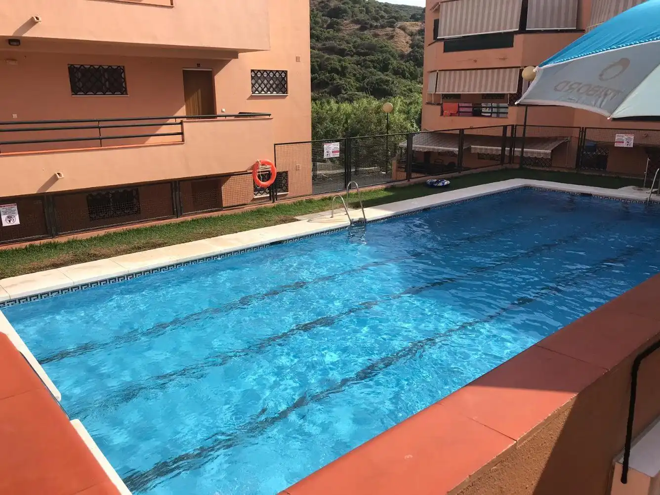 Piscina de Apartament de lloguer en Algeciras amb Moblat i Piscina comunitària