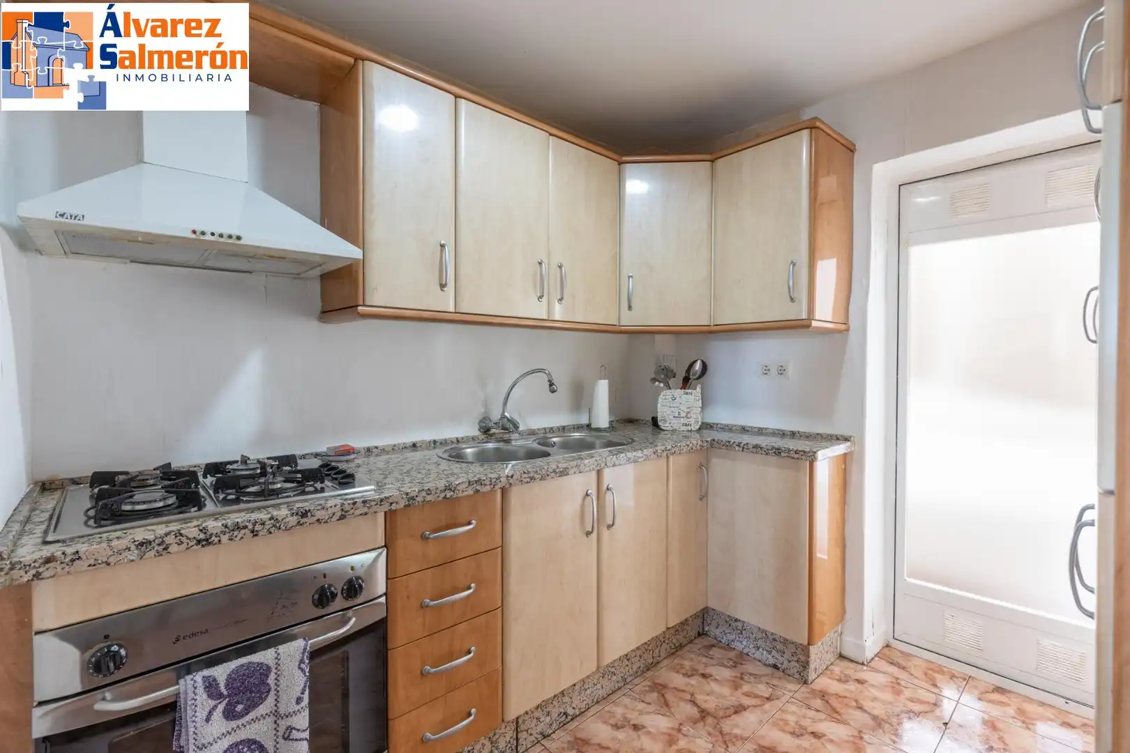 Küche von Wohnung zum Verkauf in Granada mit Klimaanlage und Heizung