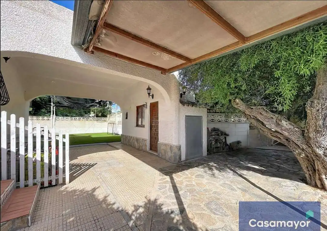 Jardí de Casa o xalet en venda en Sant Joan d'Alacant amb Aire condicionat, Jardí privat i Piscina