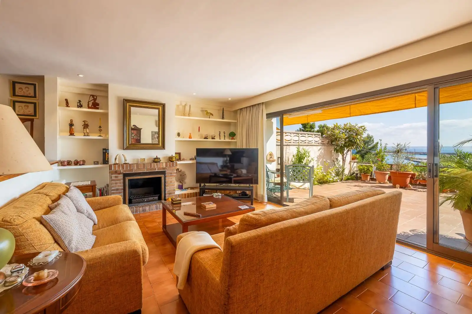 Wohnzimmer von Einfamilien-Reihenhaus zum Verkauf in  Palma de Mallorca mit Klimaanlage, Heizung und Terrasse