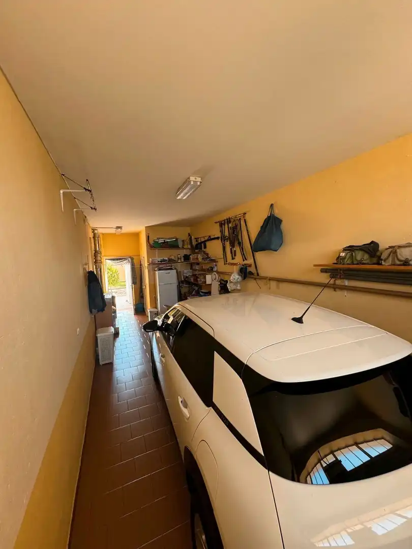Parking de Casa adosada en venta en Valoria la Buena con Calefacción, Jardín privado y Parquet