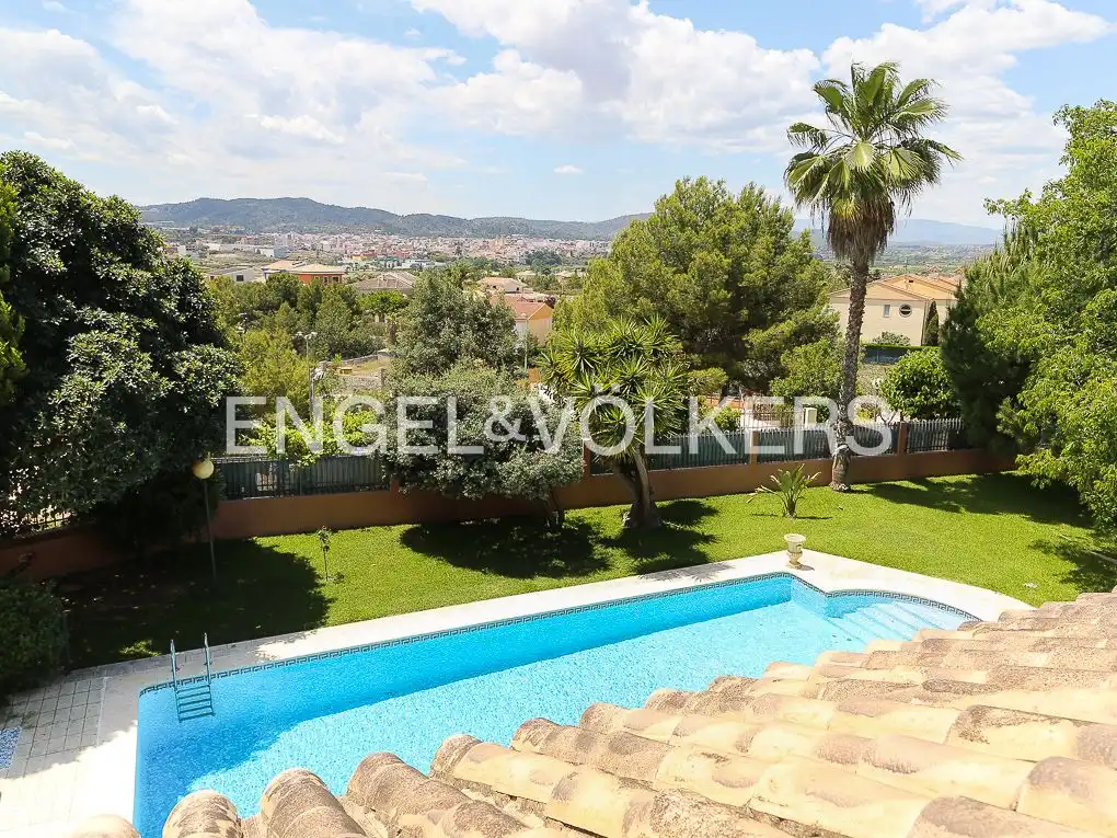 Swimming pool of Houses for rent in Riba-roja de Túria  with Air Conditioner, Heating and Private garden