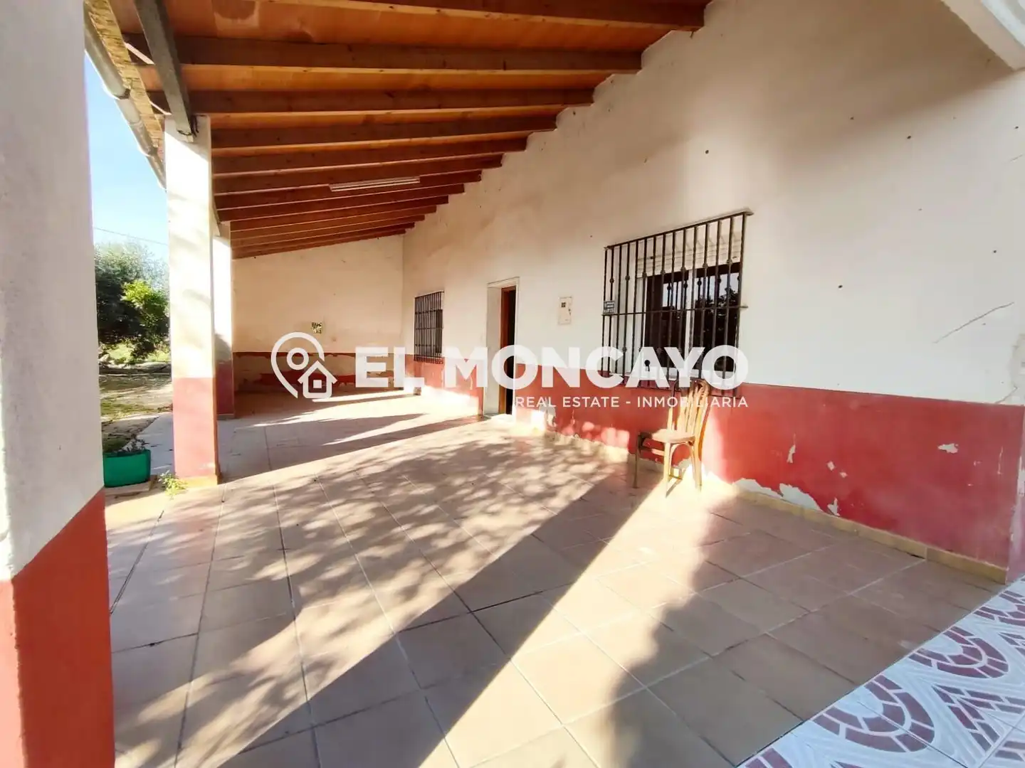 Vista exterior de Casa o xalet en venda en Elche / Elx amb Aire condicionat, Calefacció i Jardí privat