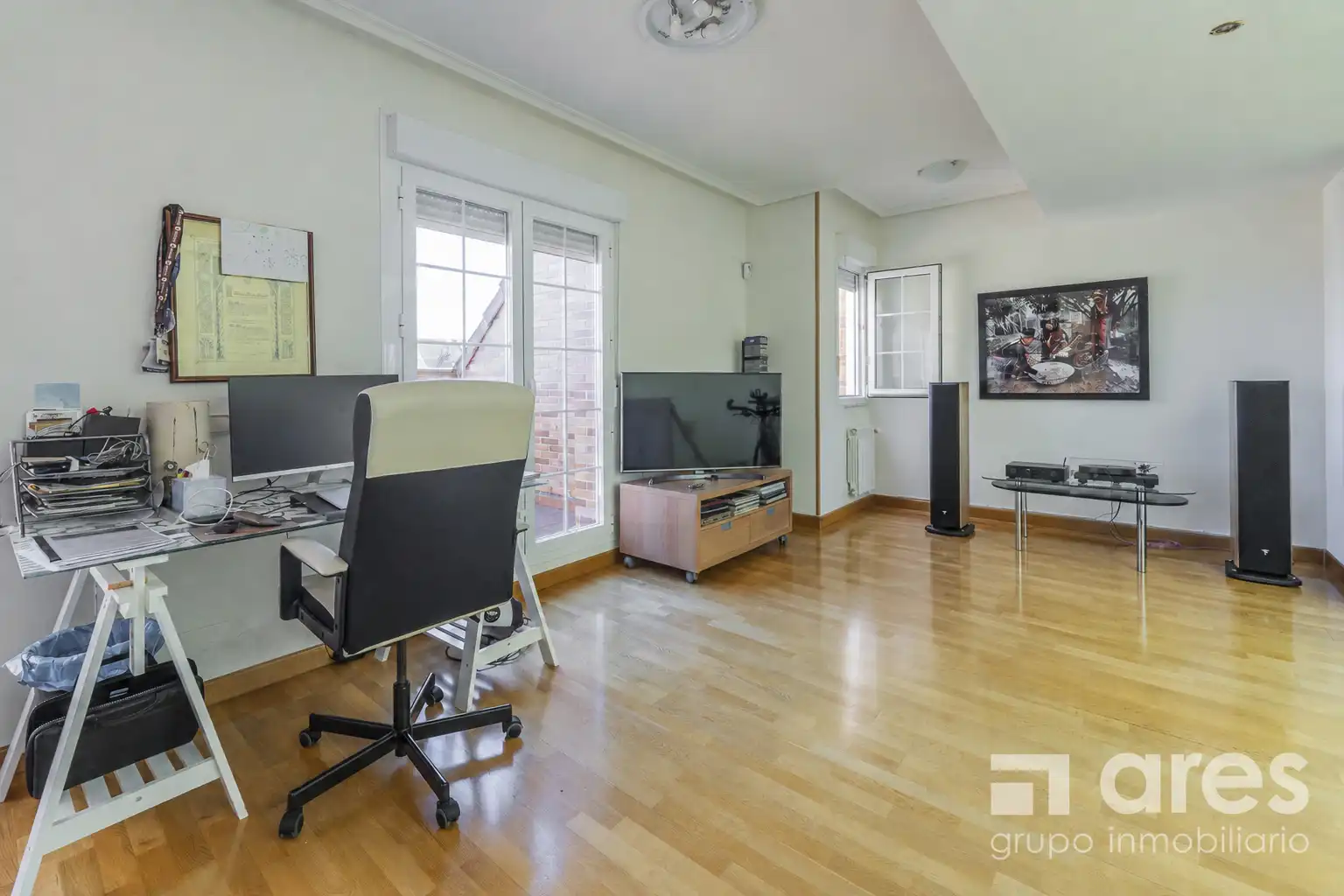 Sala d'estar de Casa o xalet en venda en Las Rozas de Madrid amb Aire condicionat, Calefacció i Jardí privat