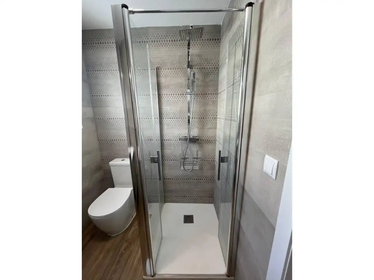 Badezimmer von Wohnung zur Miete in Badajoz mit Klimaanlage, Heizung und Terrasse