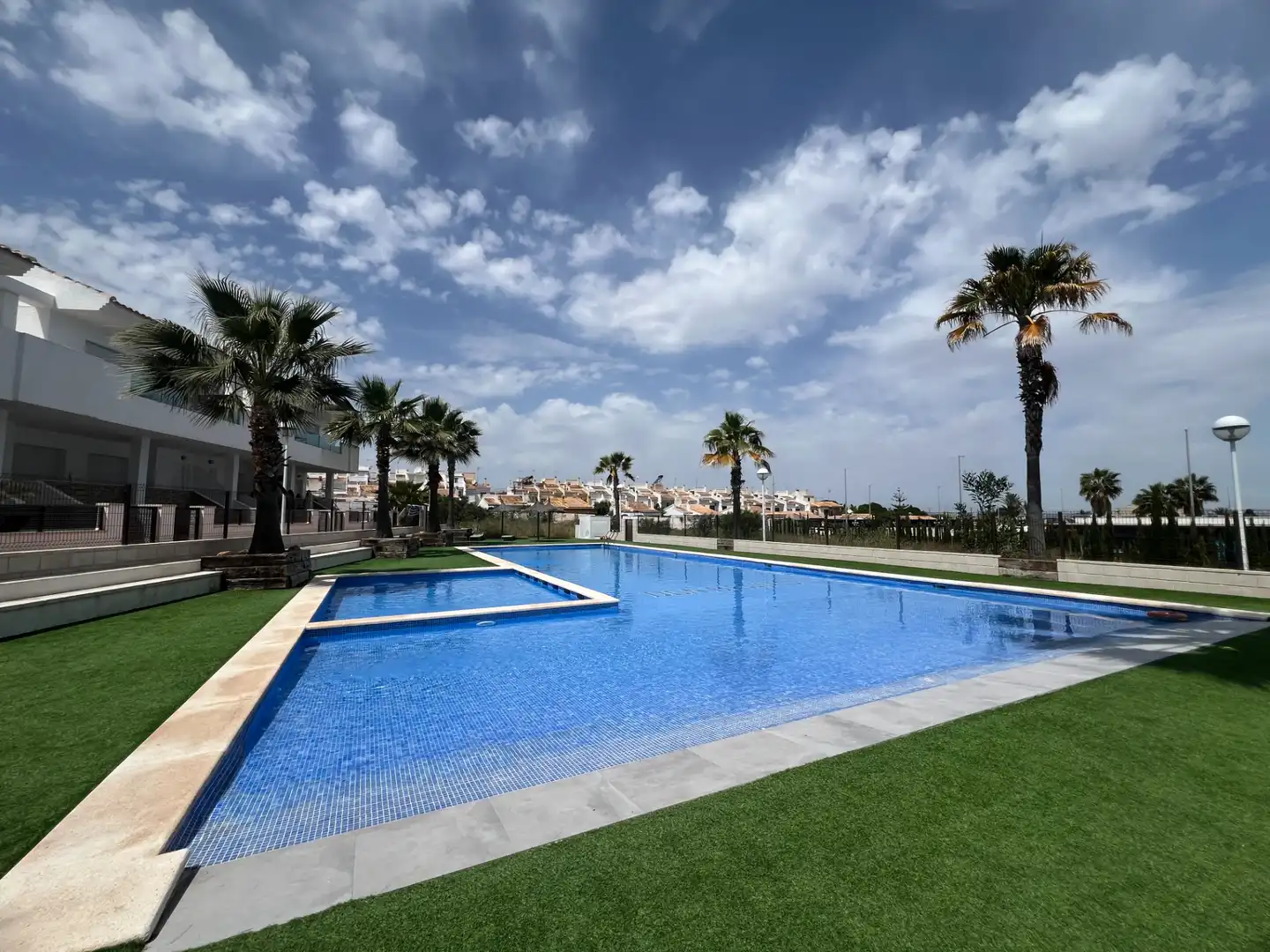 Piscina de Casa o xalet de lloguer en Los Balcones - Los Altos