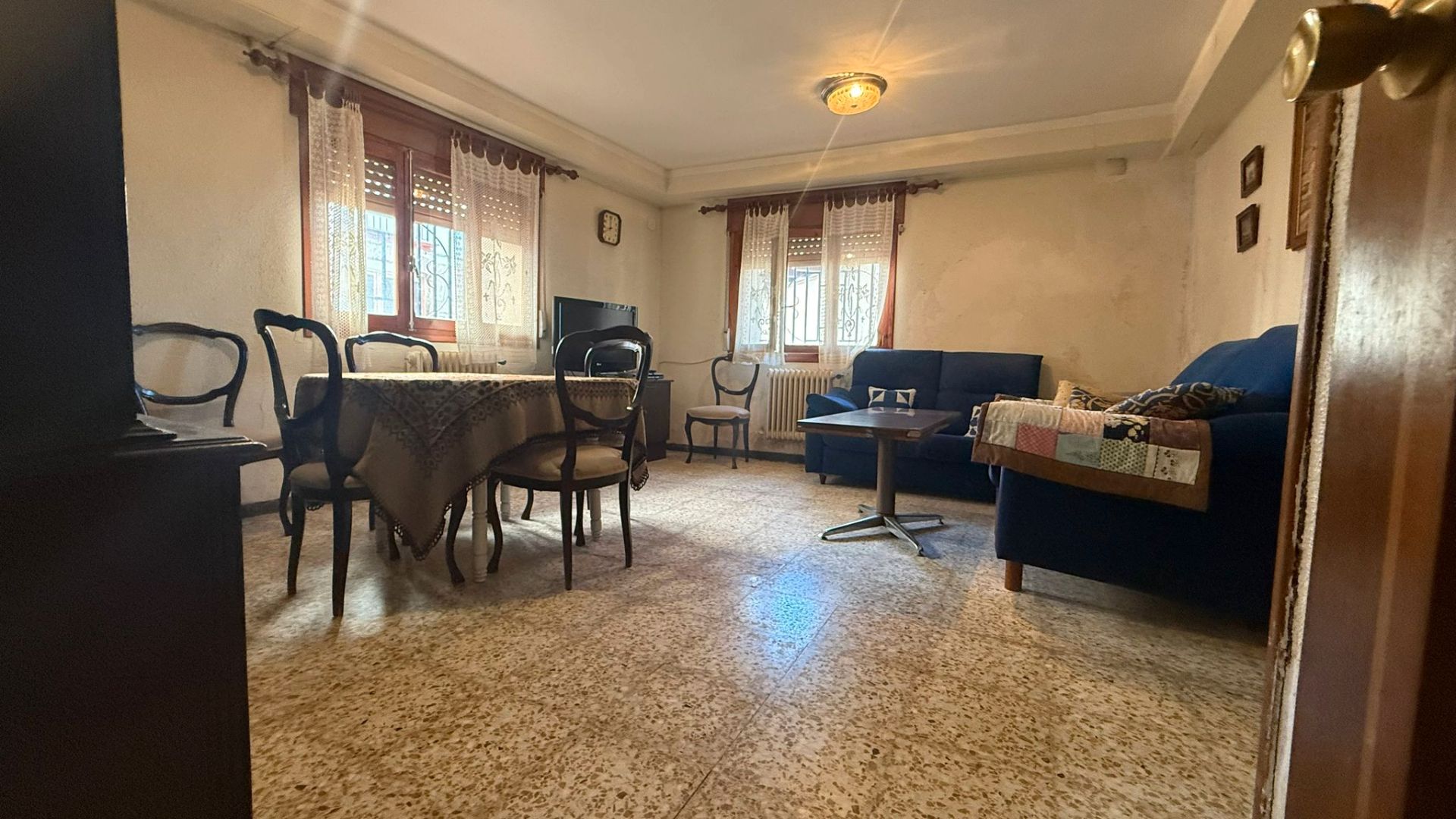 Sala d'estar de Casa adosada en venda en Morella amb Moblat