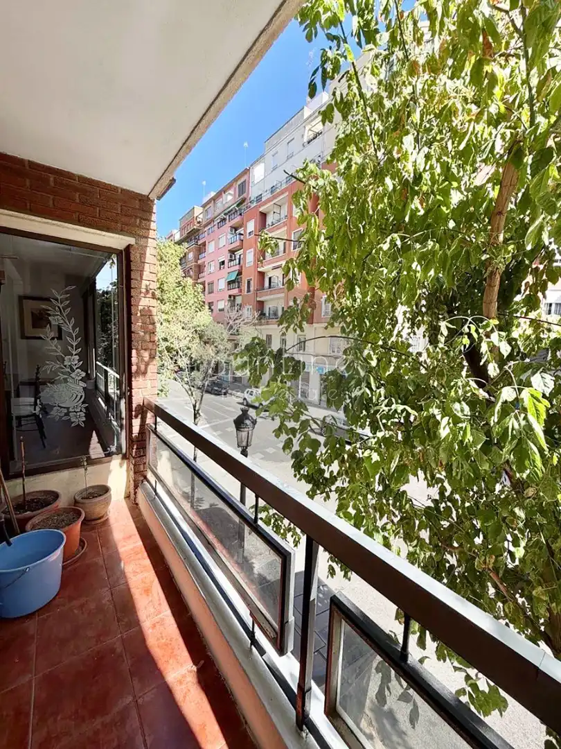 Vista exterior de Pis de lloguer en Valencia amb Aire condicionat, Terrassa i Moblat