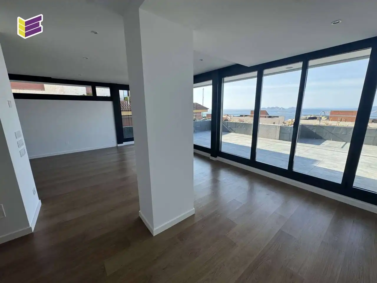 Sala de estar de Dúplex en venta en Baiona con Terraza, Trastero y Balcón