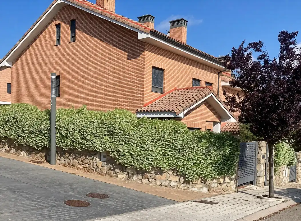 Reihenhaus mit Pool zum Verkauf in Calle de la Retama, imagen 2
