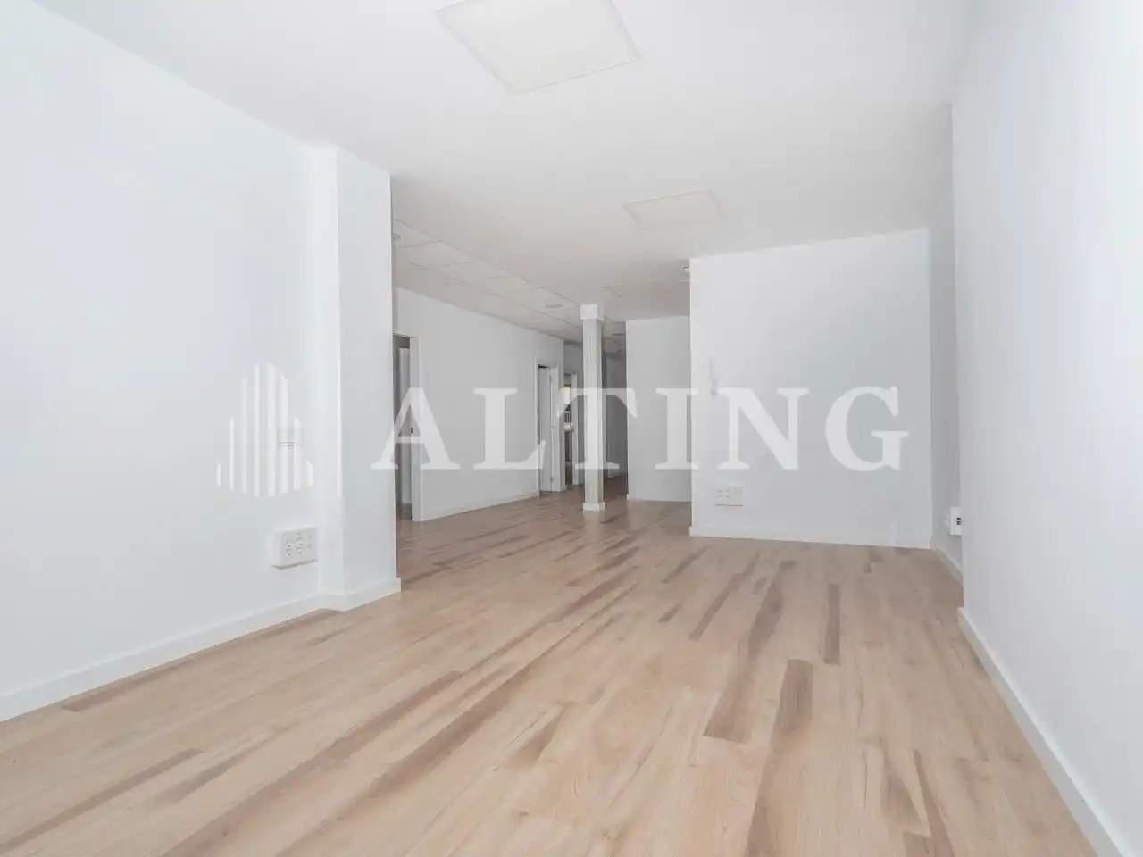 Sala d'estar de Oficina en venda en Barcelona amb Aire condicionat