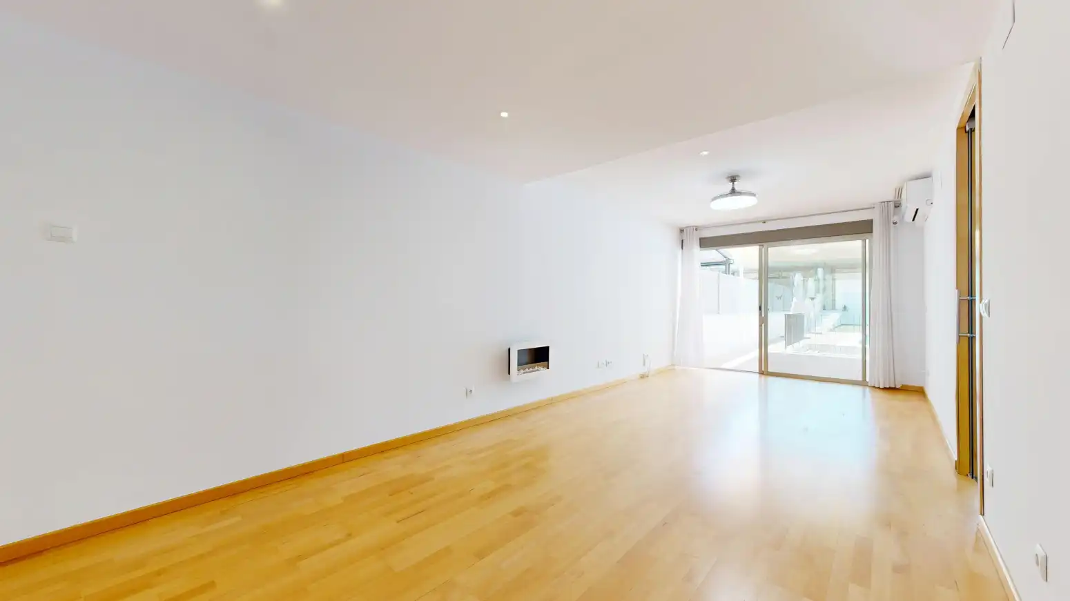 Living room of Detached homes for rent in Torrent  with Air Conditioner, Heating and Private garden