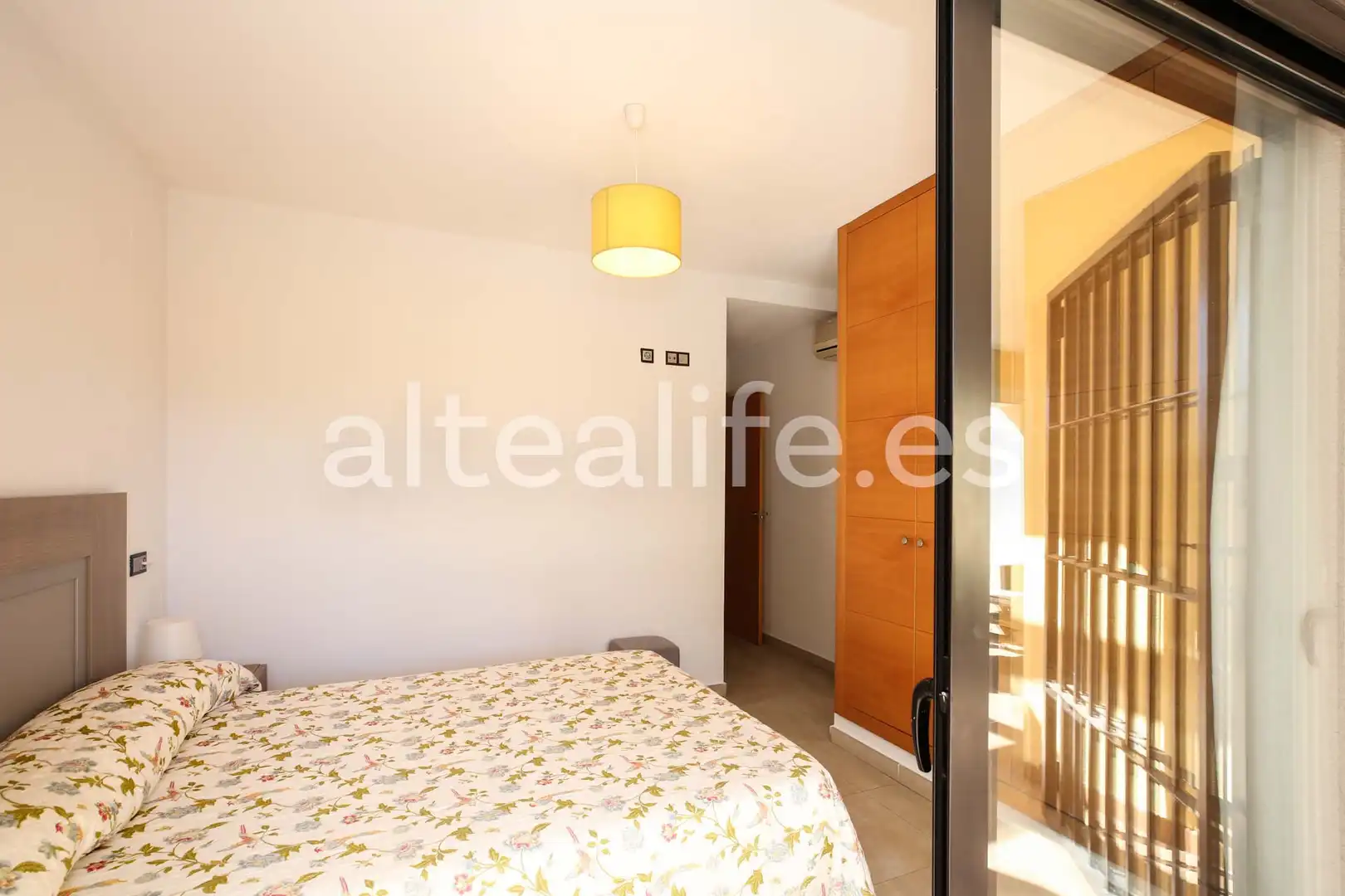 Habitación de Apartamento de alquiler en L'Alfàs del Pi con Aire acondicionado, Terraza y Trastero