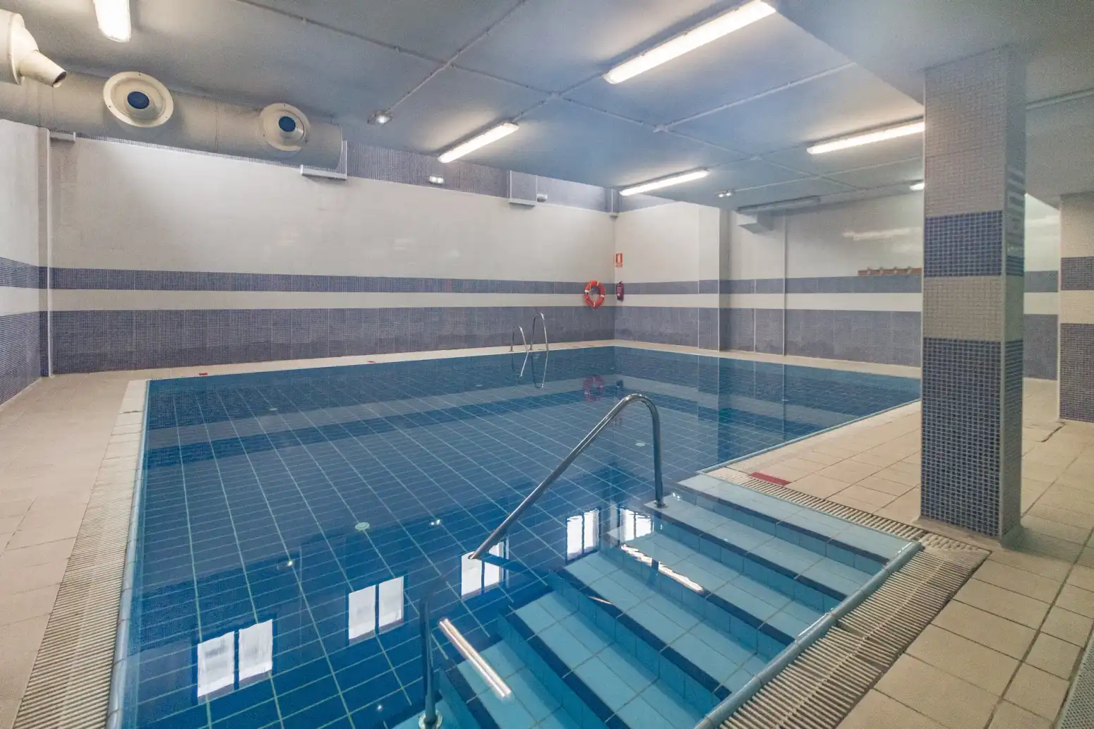Piscina de Piso de alquiler en Gijón  con Calefacción, Parquet y Trastero