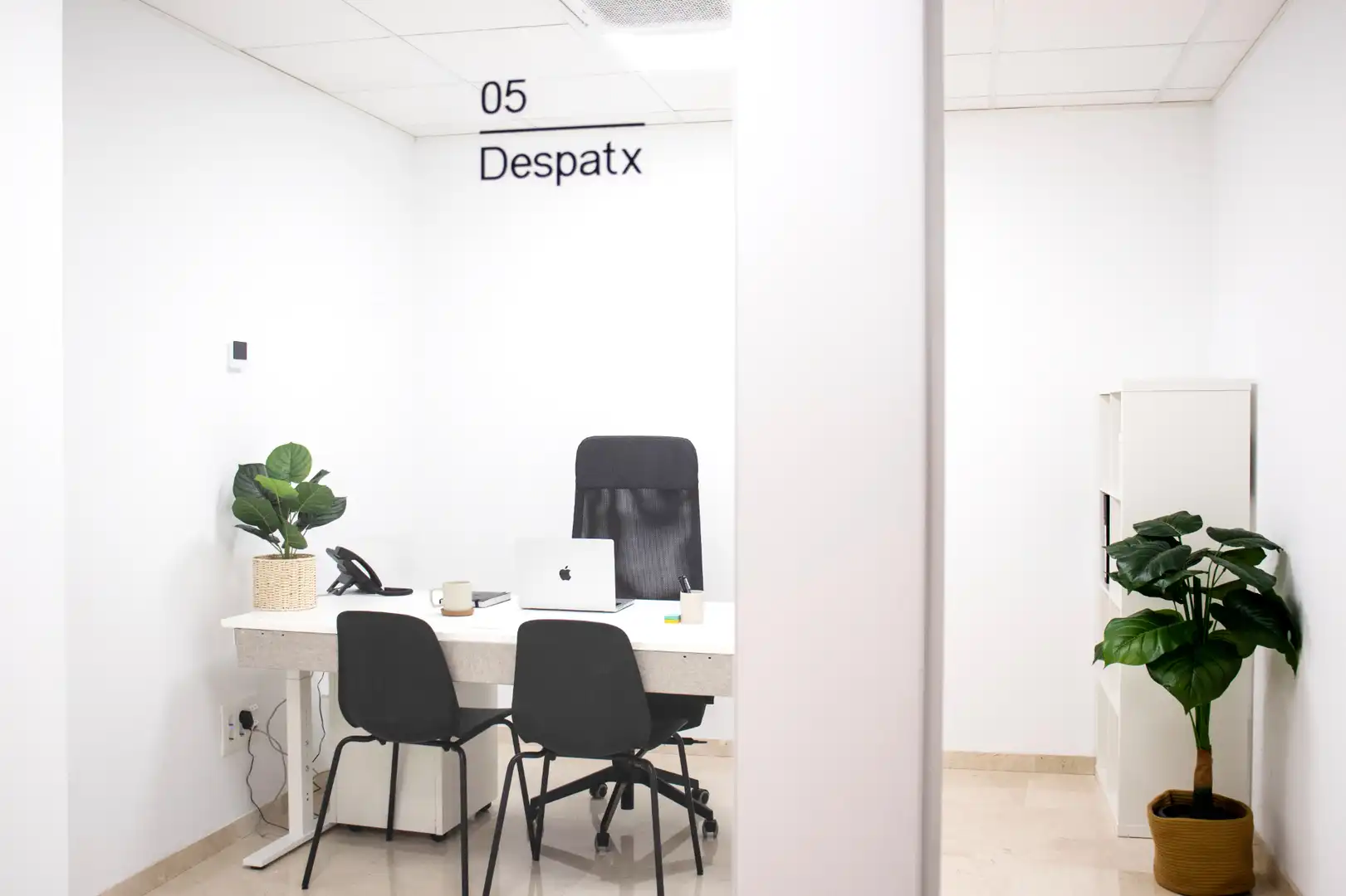 Büro zur Miete in Barcelona mit Klimaanlage, Heizung und Abstellraum