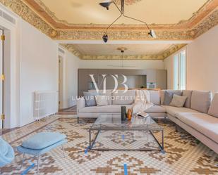 Sala d'estar de Dúplex de lloguer en  Barcelona Capital amb Aire condicionat, Terrassa i Piscina
