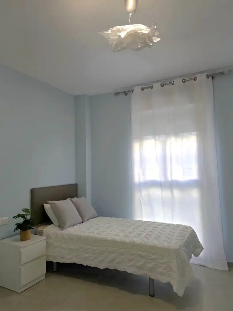 Habitación de Piso de alquiler en Sanlúcar la Mayor con Aire acondicionado, Amueblado y TV