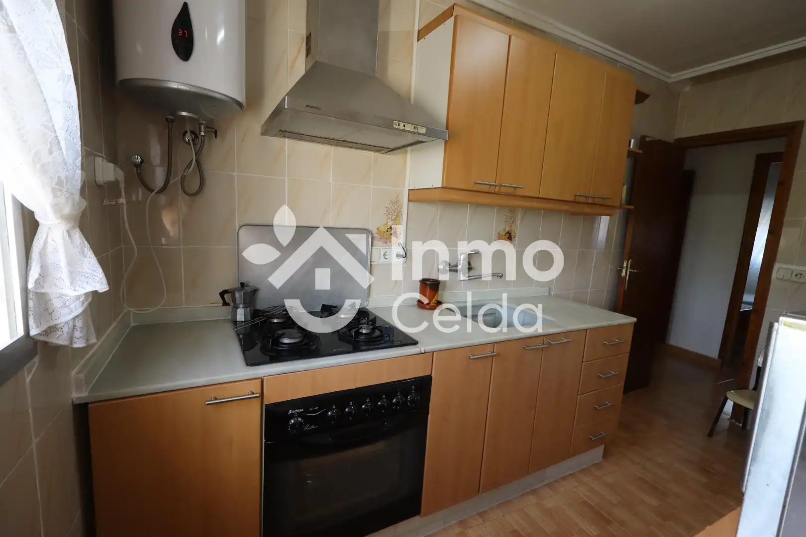 Cuina de Casa o xalet en venda en Torrent amb Aire condicionat, Calefacció i Jardí privat