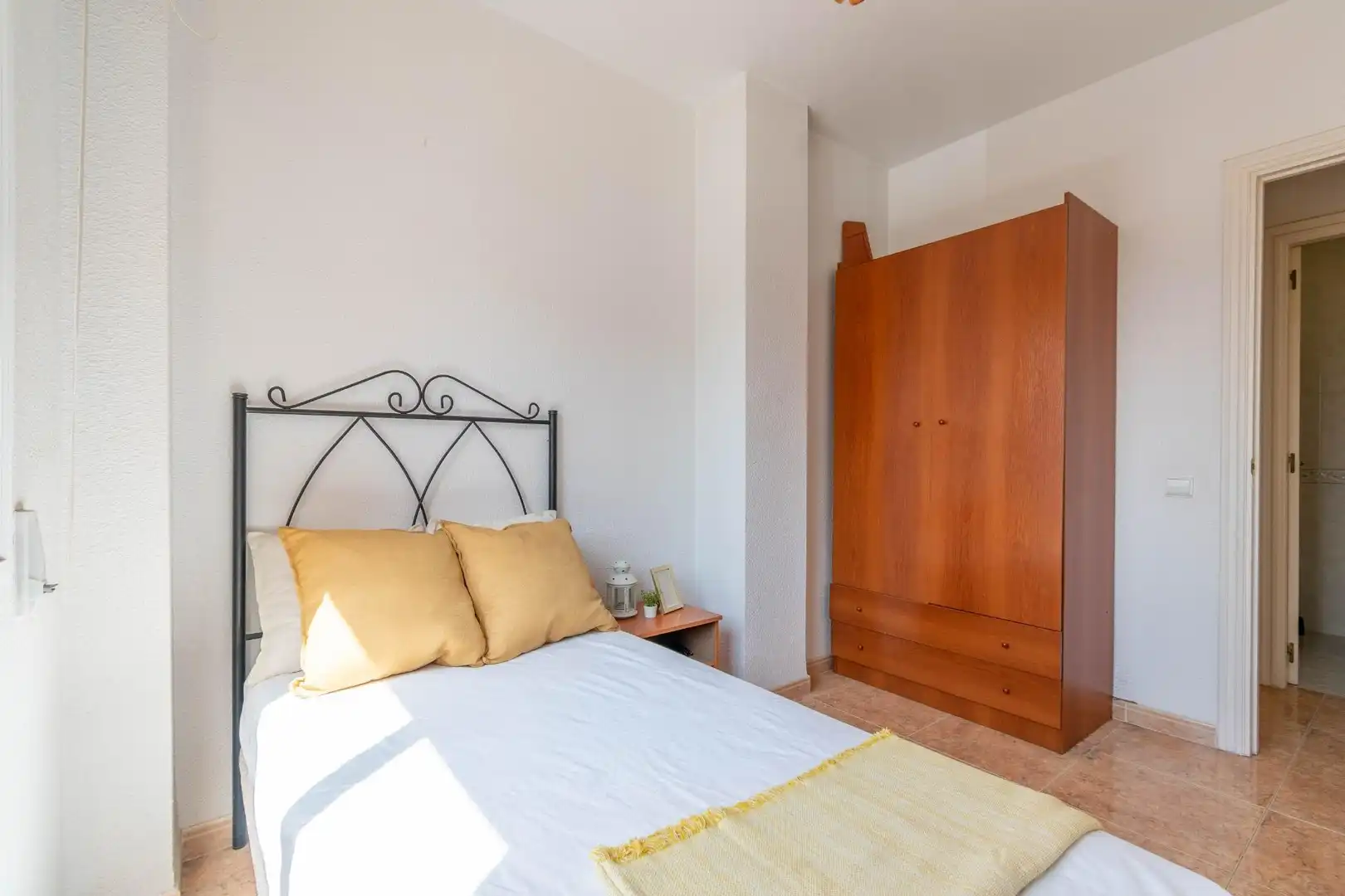 Habitación de Piso en venta en Almería con Terraza y Amueblado