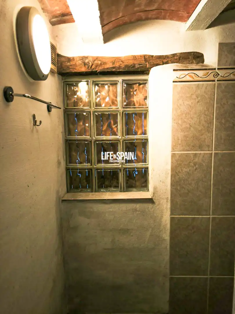 Badezimmer von Country house zum Verkauf in Rasquera mit Klimaanlage, Privatgarten und Terrasse