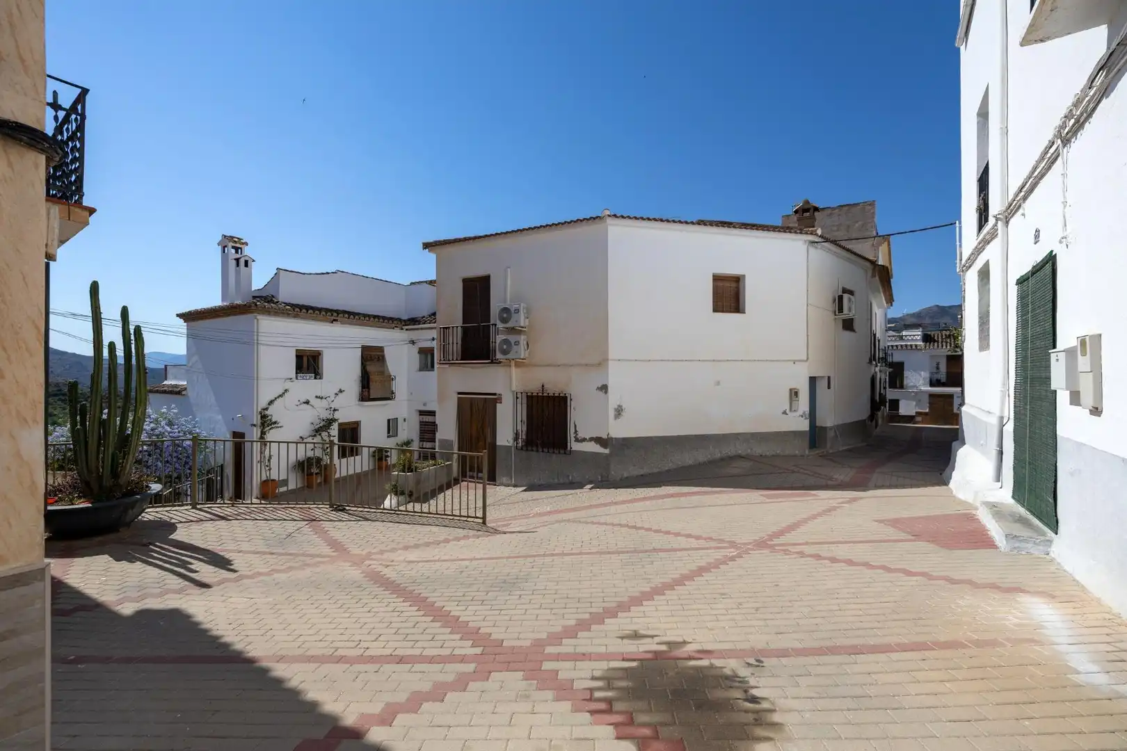 Vista exterior de Casa adosada en venda en Lecrín amb Terrassa, Traster i Balcó