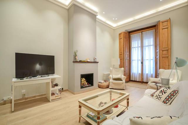 Piso en Venta en C. del Pez en Universidad - Malasaña