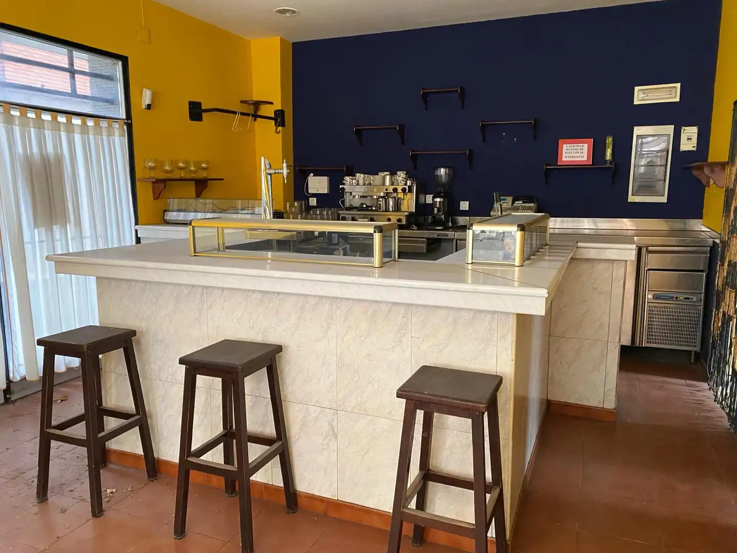 Local en venta en Gijón  con Amueblado y Alarma