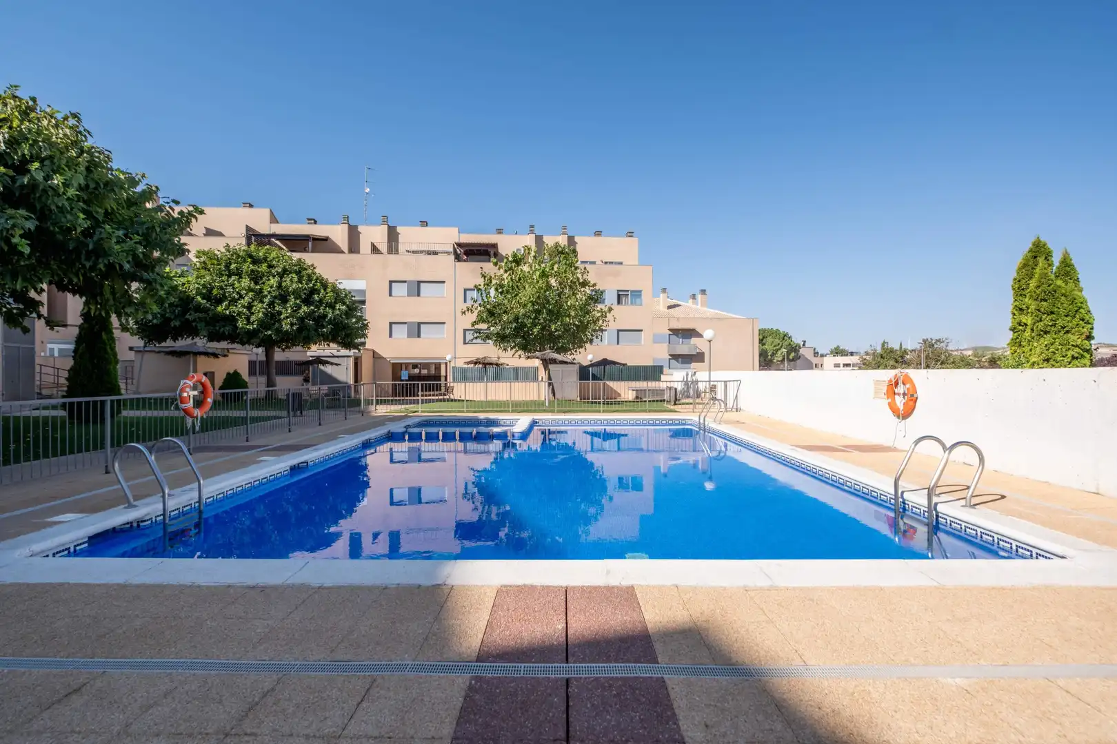Piso con piscina en venta en Calle de Ramón y Cajal 70, imagen 2