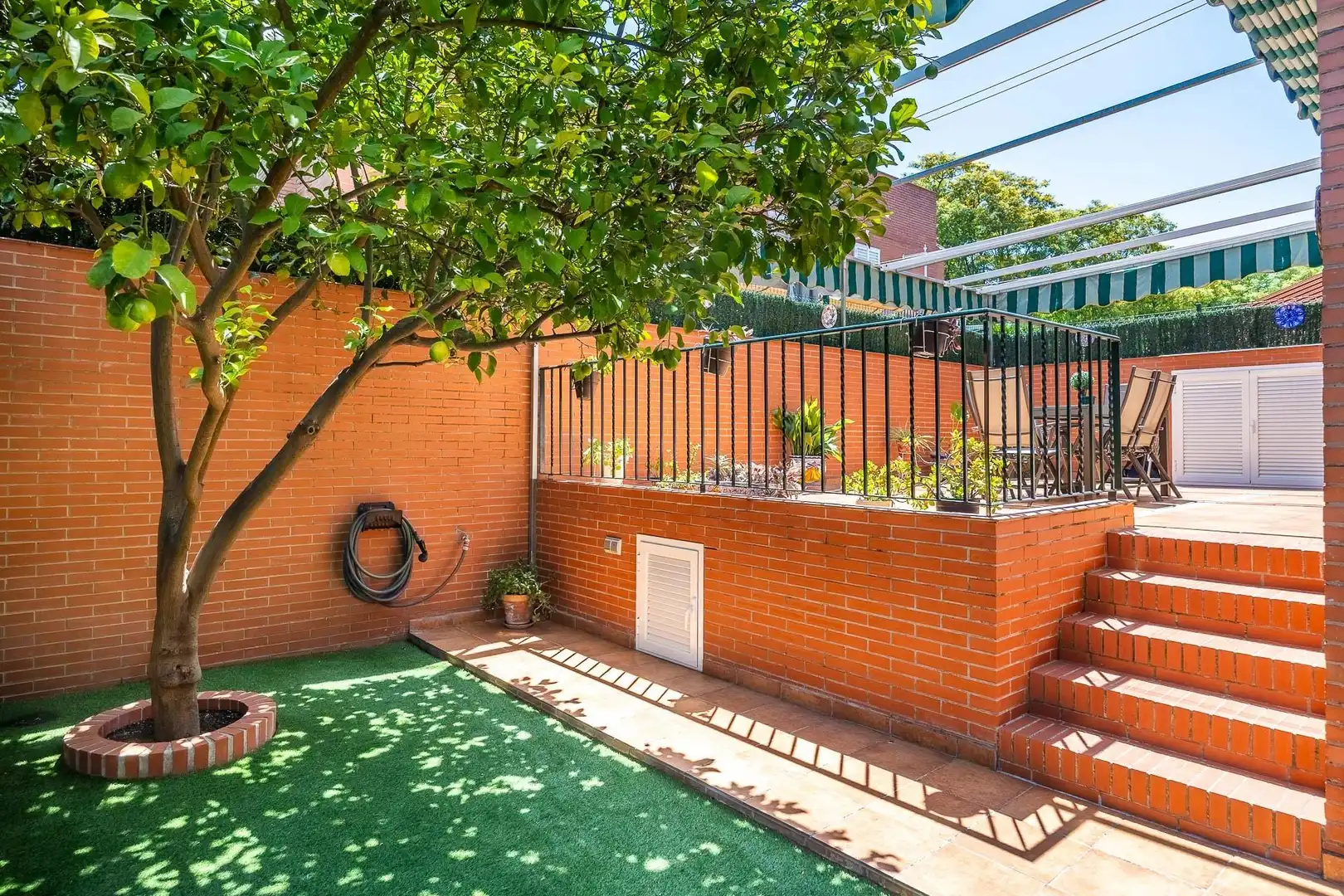 Terraza de Casa o chalet en venta en Sevilla con Aire acondicionado, Calefacción y Jardín privado