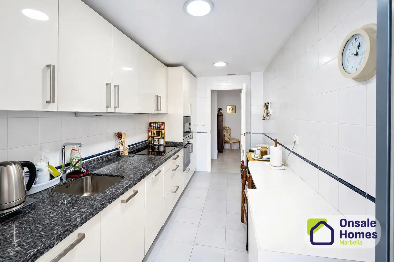 Küche von Wohnung zum Verkauf in Marbella mit Abstellraum und Balkon