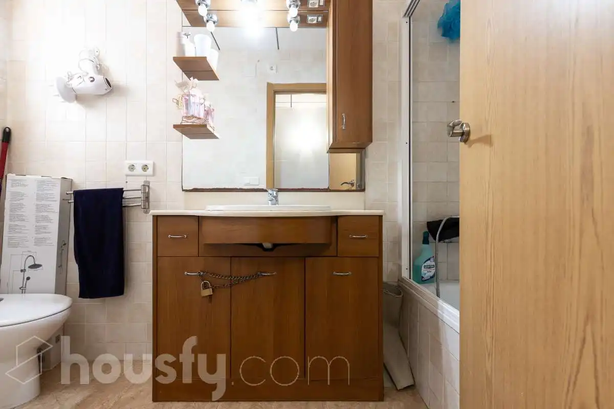 Baño de Piso en venta en Tortosa con Parquet y Balcón
