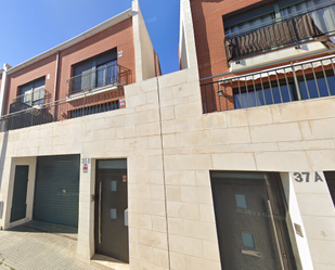 Vista exterior de Casa adosada en venda en Santa Coloma de Gramenet amb Piscina