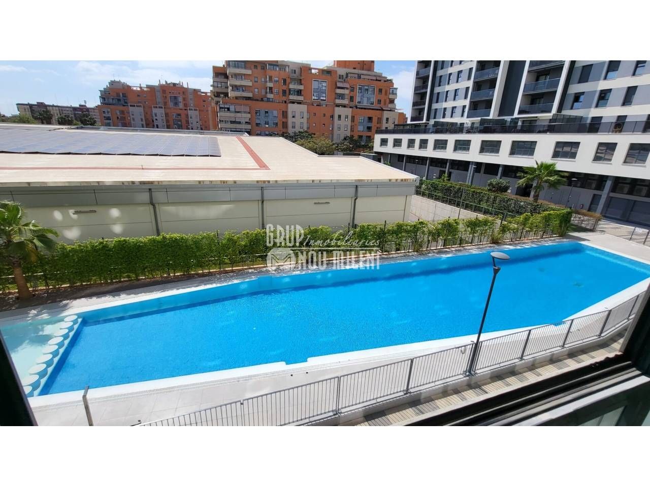 Piscina de Estudio en venta en  Valencia Capital con Aire acondicionado, Parquet y Amueblado
