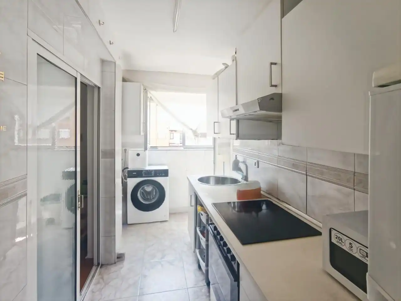 Cuina de Pis en venda en Madrid amb Calefacció, Parquet i Terrassa