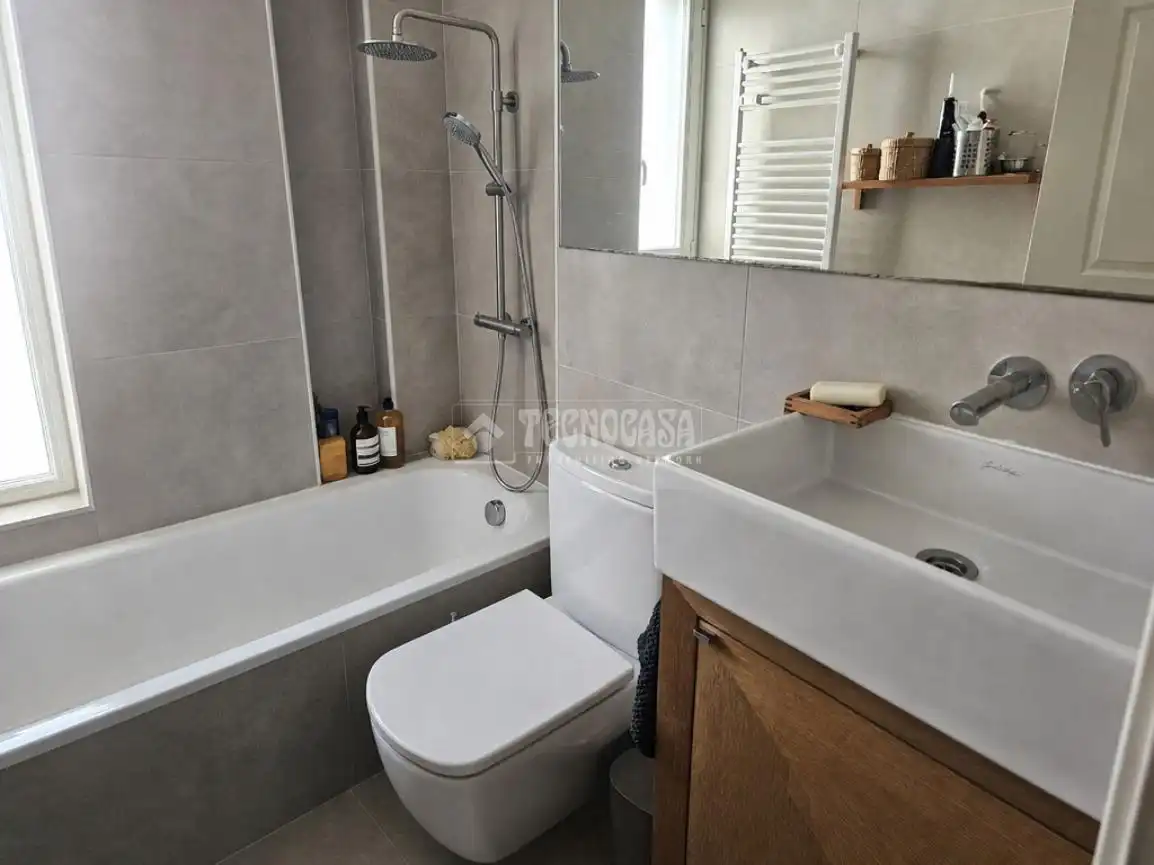 Bathroom of Attic for sale in Madrid  with Air Conditioner, Heating and Terrace