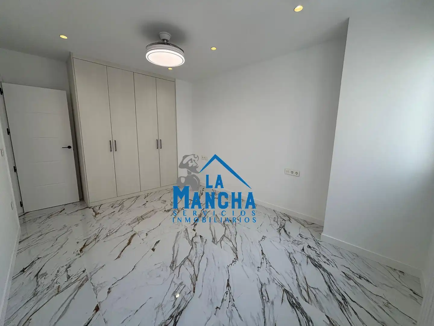 Piso en venta en Albacete con Calefacción, Amueblado y Balcón