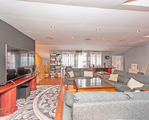 Living room of Attic for sale in Alcorcón  with Air Conditioner, Terrace and Swimming Pool