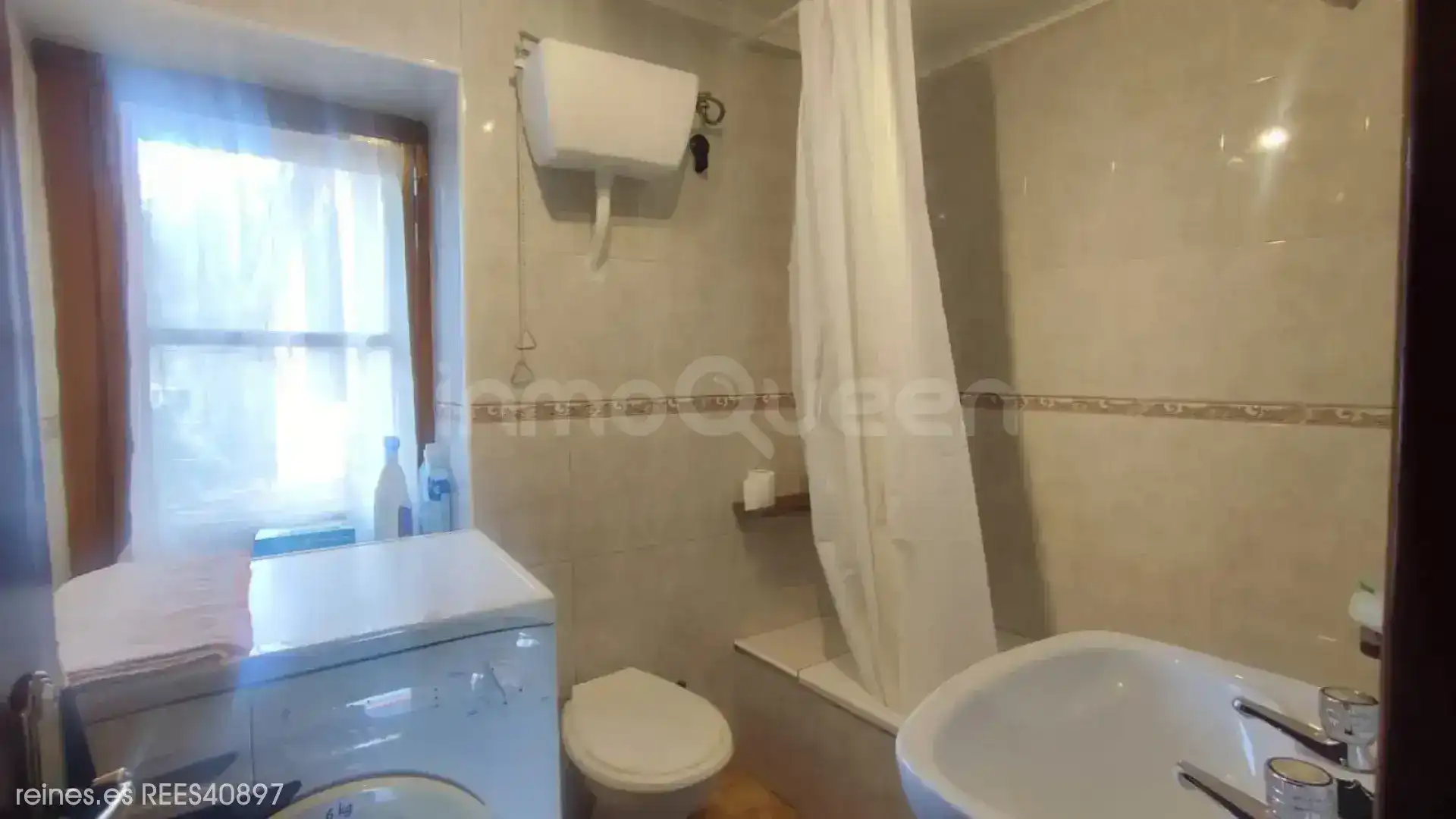 Bany de Casa o xalet en venda en Yernes y Tameza amb Terrassa